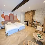 Le Relais Du Beffroi & B&B 4*