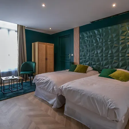 Le Relais Du Beffroi & B&B 4*