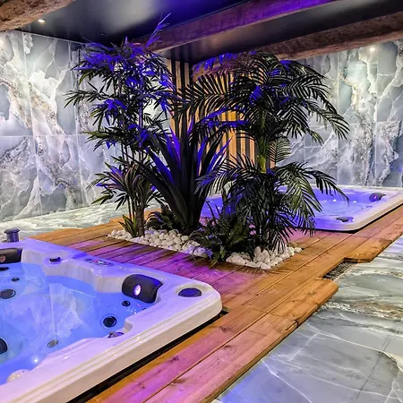 Le Relais Du Beffroi & B&B 4*