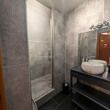 Le Relais Du Beffroi & Bed and Breakfast 4*